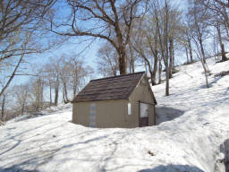 避難小屋は目印