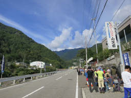 山渓園前のバス停