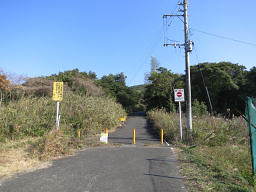 登り口の車止め