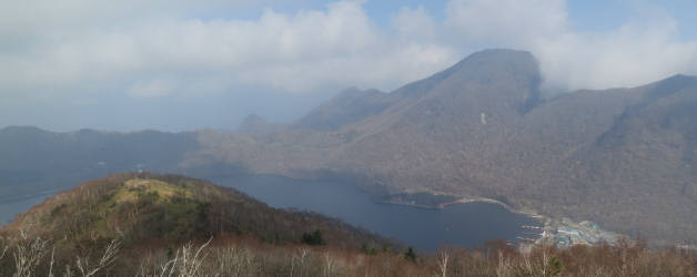 地蔵岳から望む大沼と黒桧山