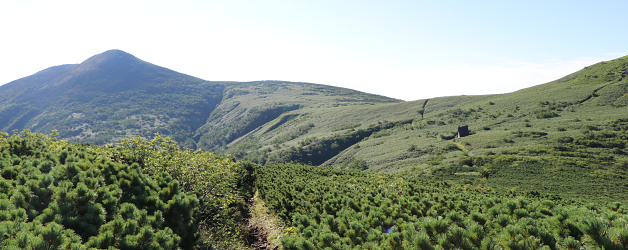 避難小屋と天塩岳