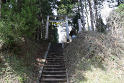 階段の上に鳥居