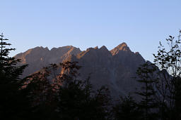 夕日を浴びる穂高連峰