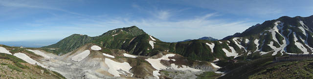 大日岳を望む