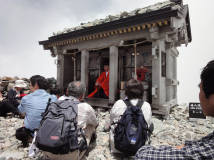 雄山頂上でお祓い