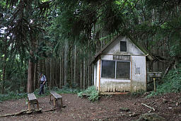 見晴小屋で雨が降り出す