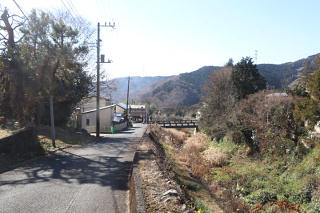 蓑毛のバス停が見えてくる