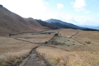 曽爾高原に下りる