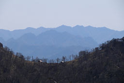 隣の稜線に山小屋