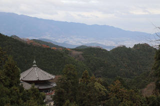 壺坂寺をかすめて進む