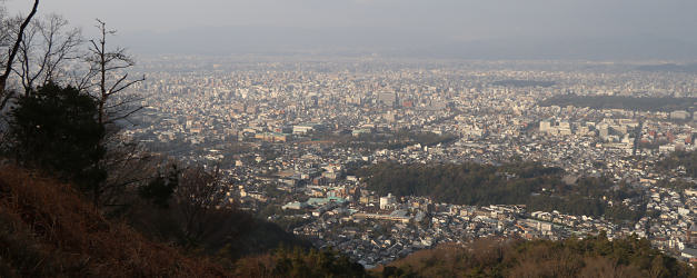 火床から市街を一望