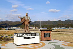 4.岩崎弥太郎の像