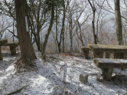 誰もいない岩岳山頂