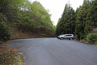 広い道に駐車する