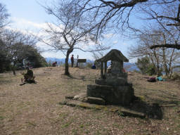 鷲頭山頂は広場