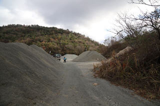 瓶割峠の採石場