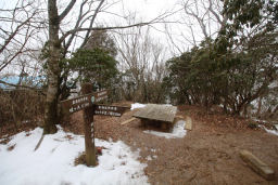 畦ヶ丸避難小屋付近