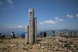 富士が見える塔ノ岳山頂