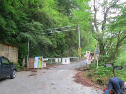 登山口の林道ゲート