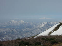 朝日岳と鳥海山