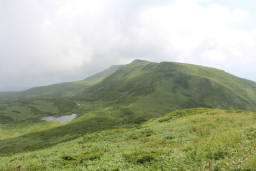 横岳と泉水沼