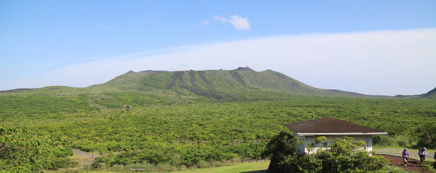 カルデラに浮かぶ三原山