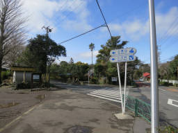 道路標識に従い三原山へ