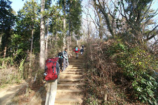 高尾山頂直下の階段