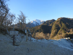 山頂からは甲斐駒の絶景