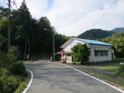 中沢公民館の横が登山口