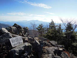 西御殿岩山頂