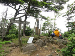 東破風山頂