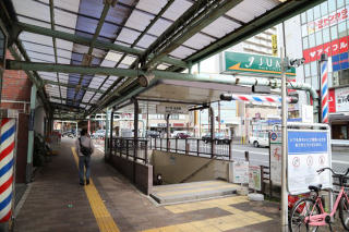 地下鉄の板宿駅出口