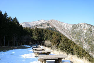 見晴台から大山を振り返る