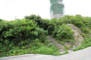 ほぼ山頂の登山口