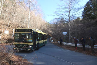 三ツ峠登山口でバス下車